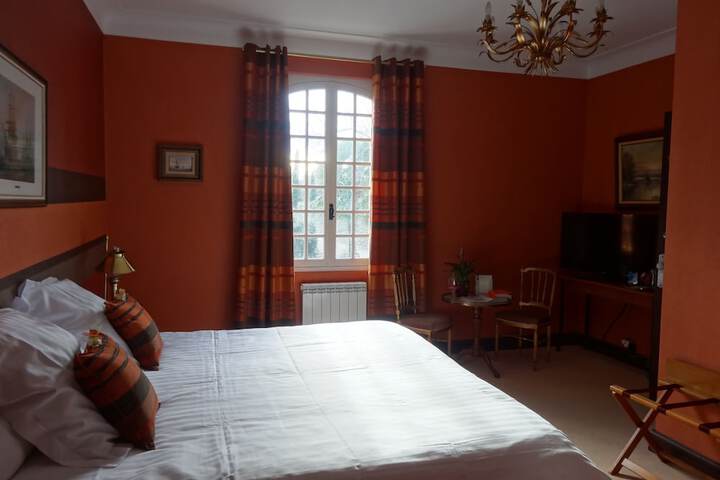 Room 3 of 35