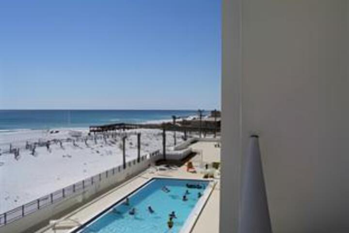 Hotel with Pool