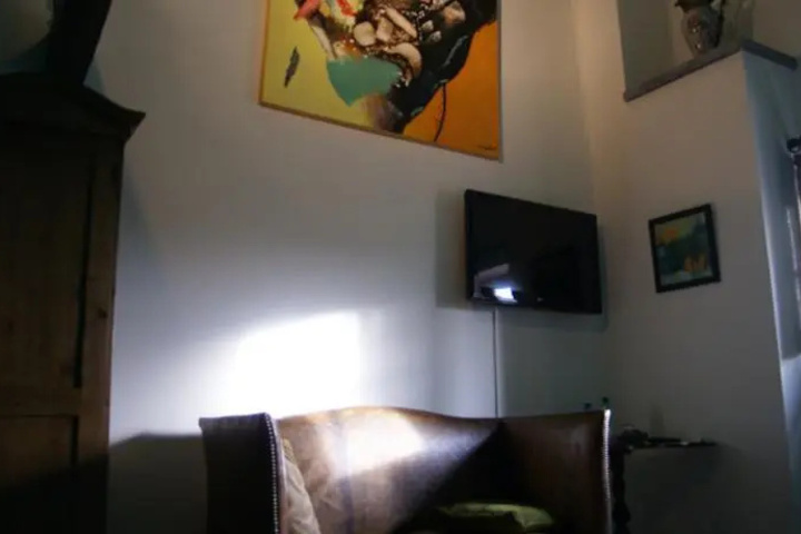 Room 2 of 2