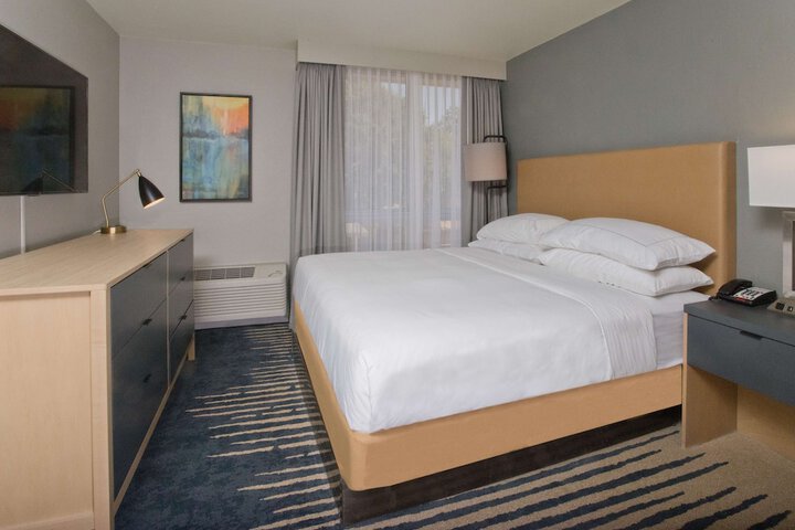 1 King Bed (2 of 22)