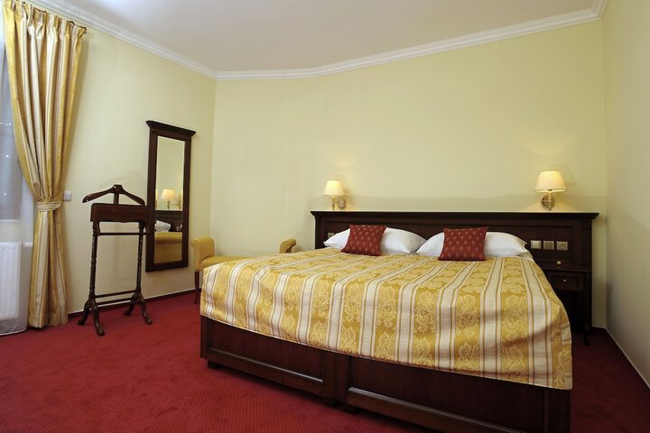 Room 14 of 42
