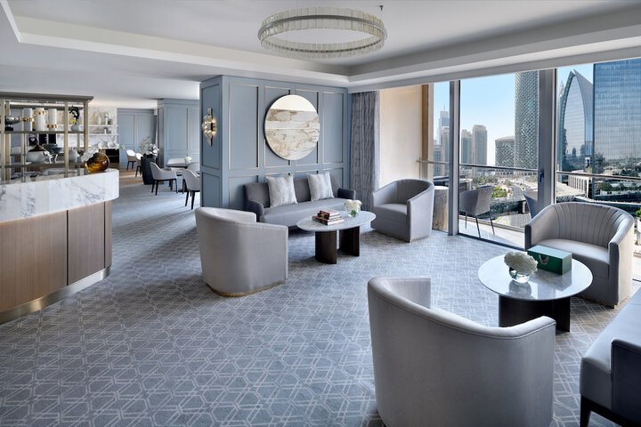 Lounge 129 of 153
