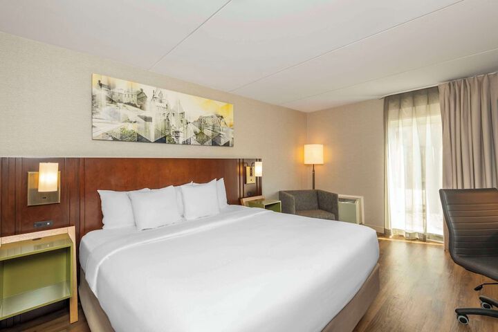 1 King Bed Upgrade (2 of 21)