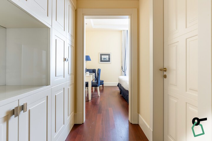 Room 6 of 34