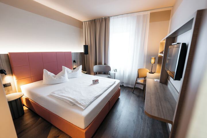 Room 2 of 16