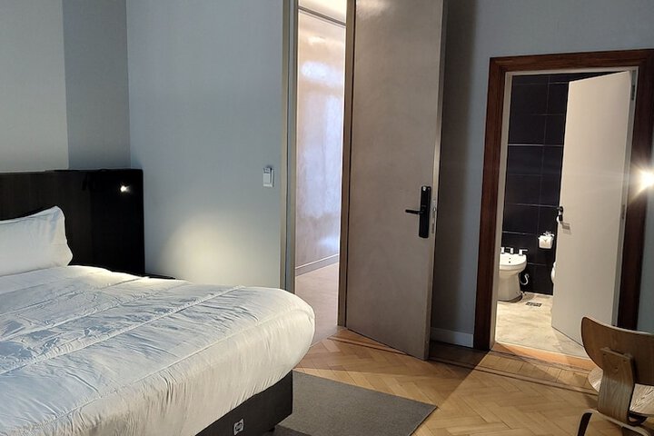 Room 4 of 33