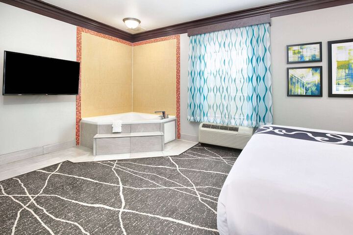 Jetted tub
