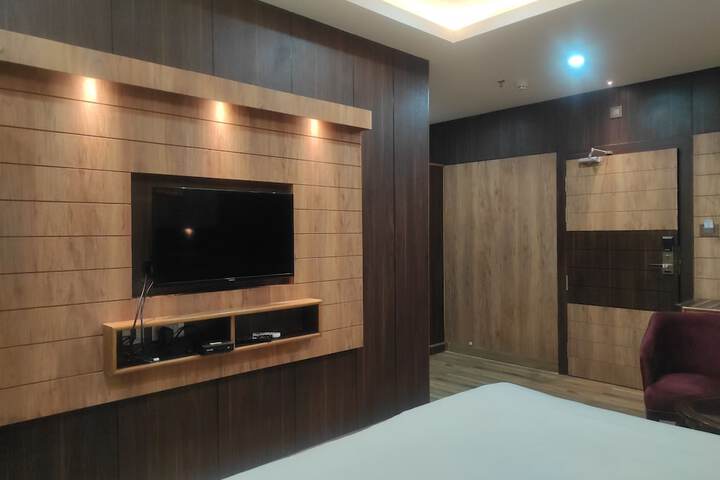 Room 34 of 110