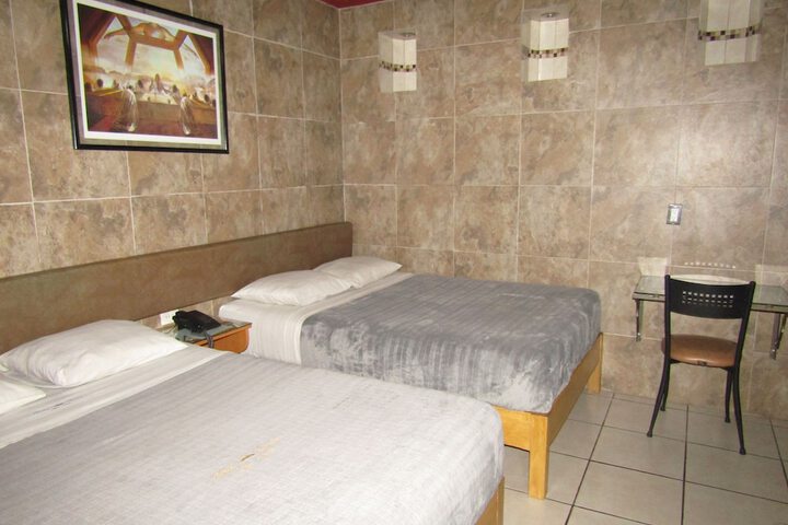 Room 14 of 33