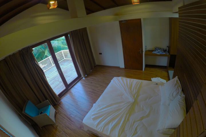 Room 3 of 44
