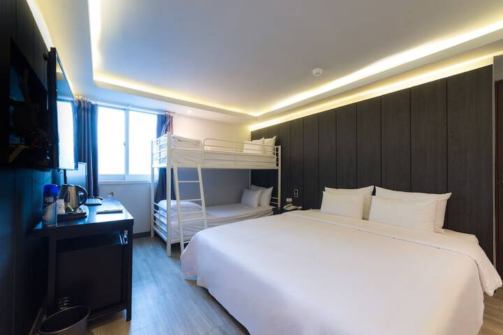 Room 37 of 62