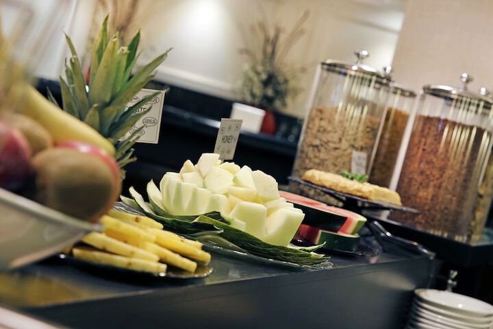 Dining 47 of 59