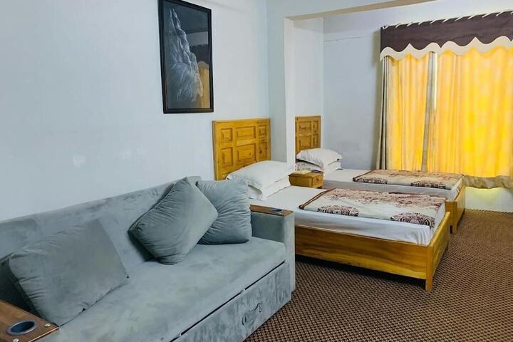 Room 9 of 28