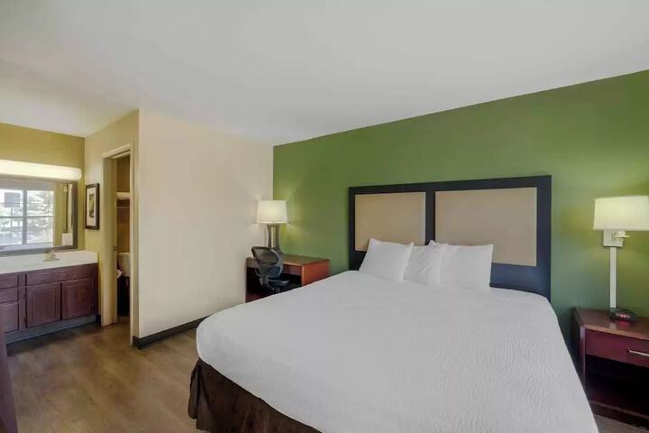 Suite Queen Bed (16 of 19)