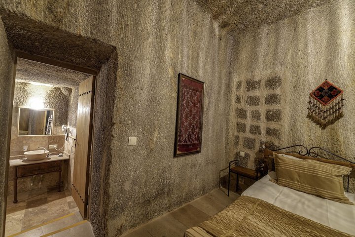 Room 12 of 180