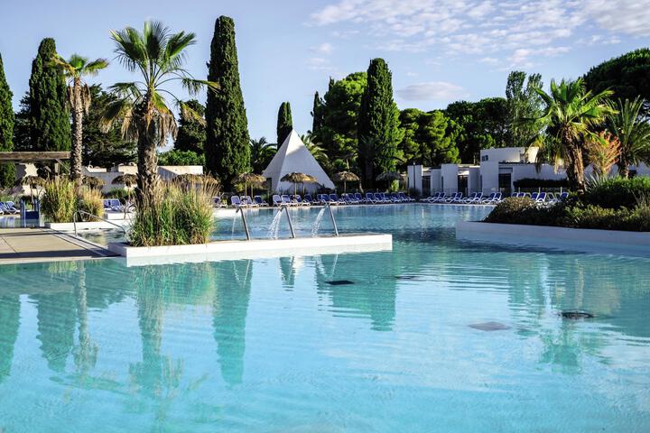 Hotel Pool