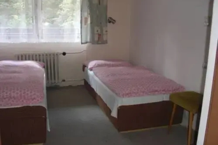 Room 5 of 8