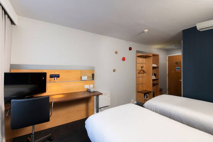 Room 6 of 32