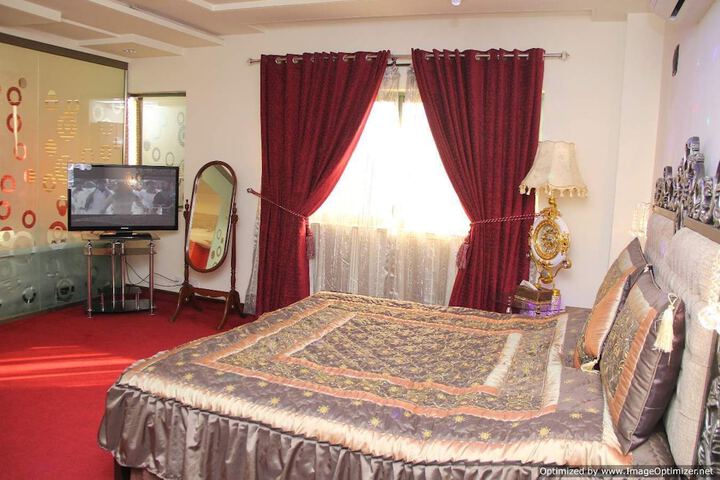 Room 8 of 24