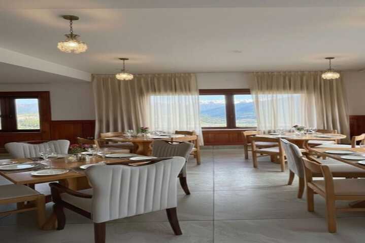 Dining 8 of 10