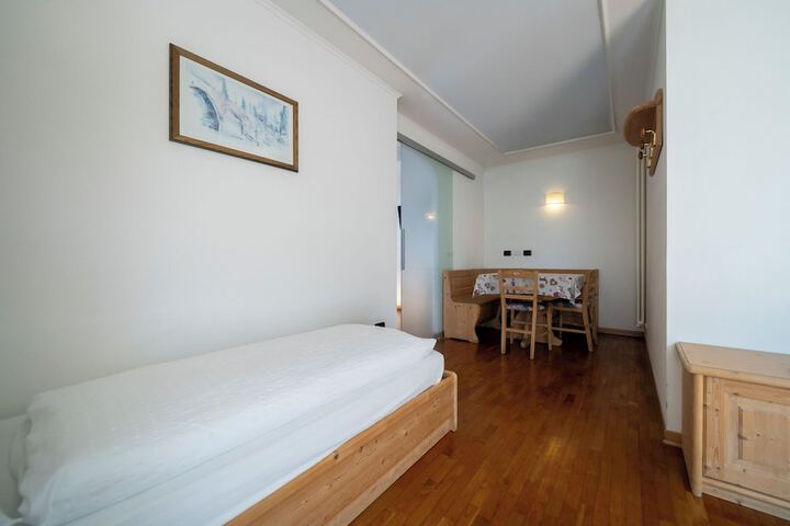 Room 57 of 173