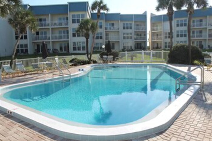Pool 9 of 15