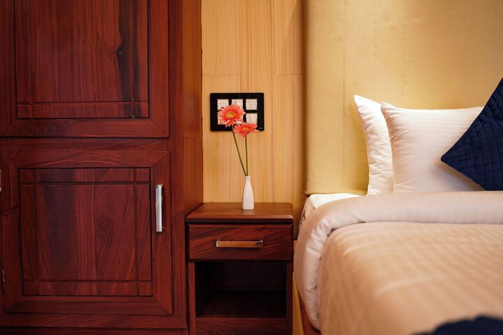 Room 2 of 33