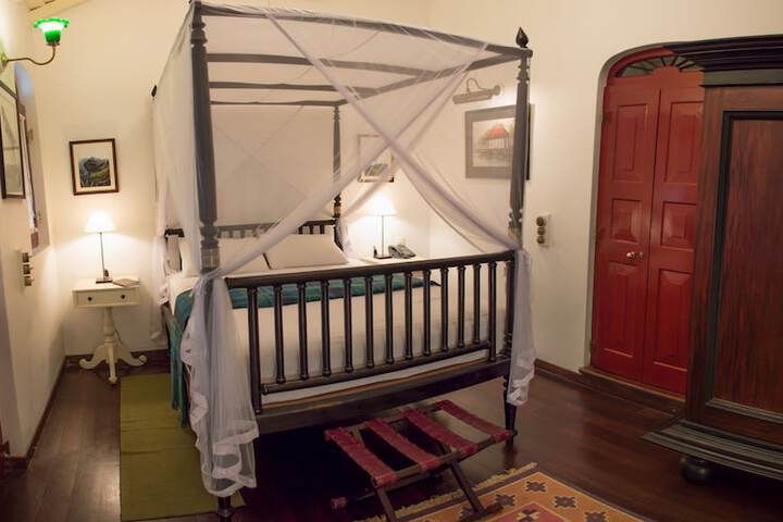 Room 3 of 27