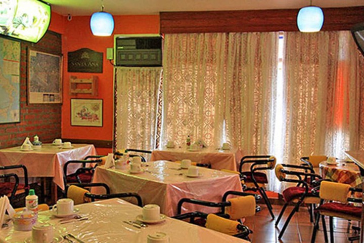 Dining 14 of 18