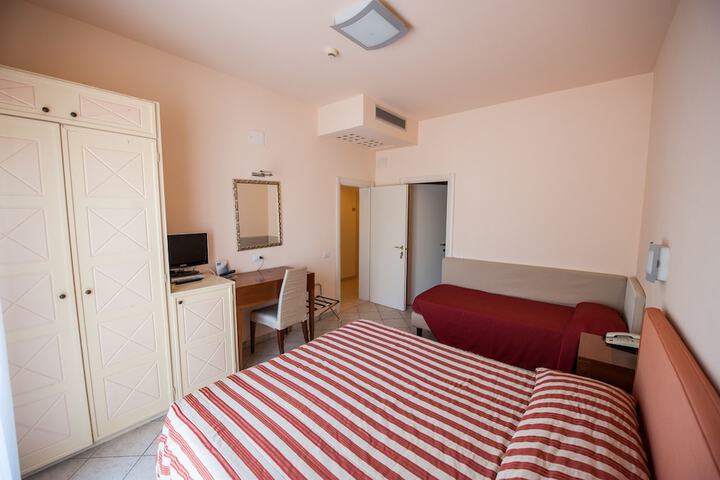 Room 9 of 38
