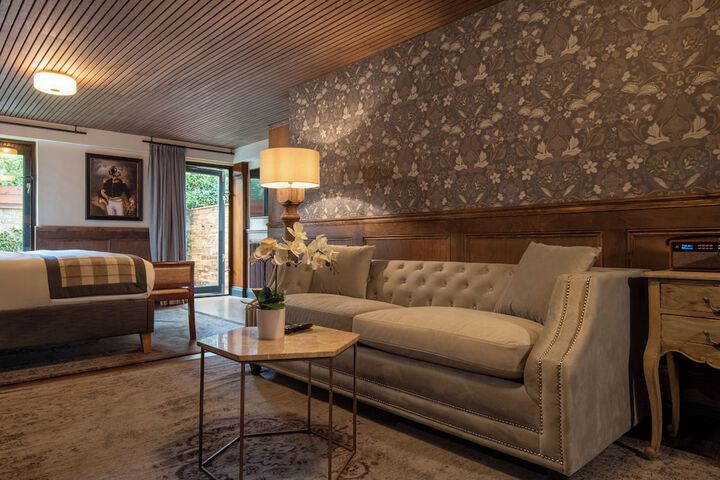 The Waterway Pub and Rooms