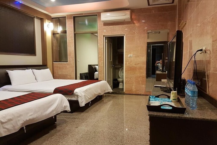 Room 12 of 31