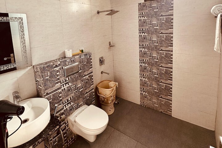 Room 18 of 27