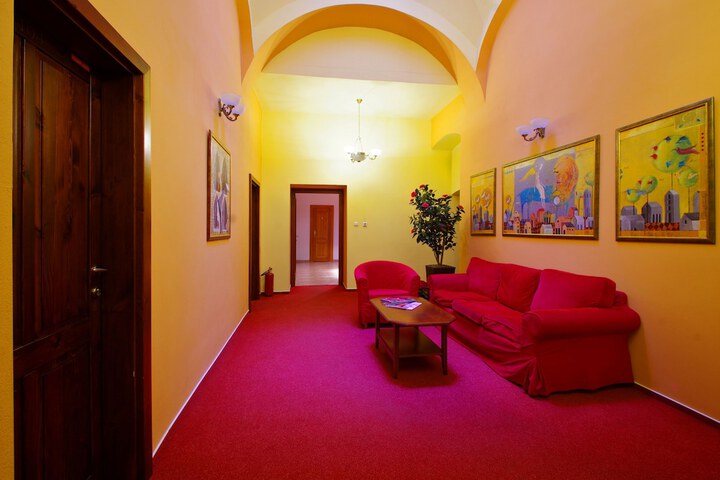 Ballroom/Hall 35 of 36