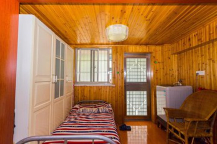 Room 4 of 4