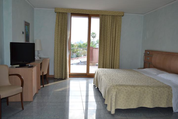 Room 6 of 91