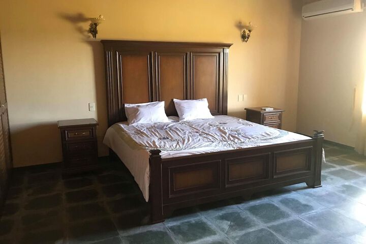 Room 7 of 25