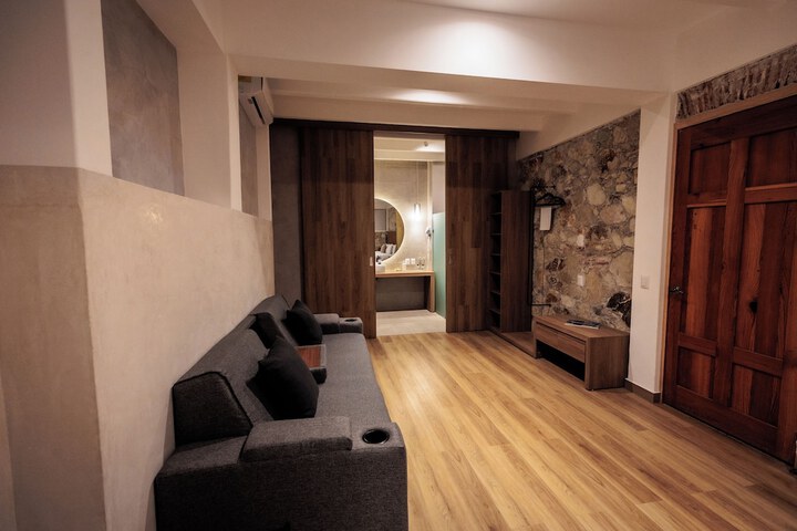 Room 14 of 73