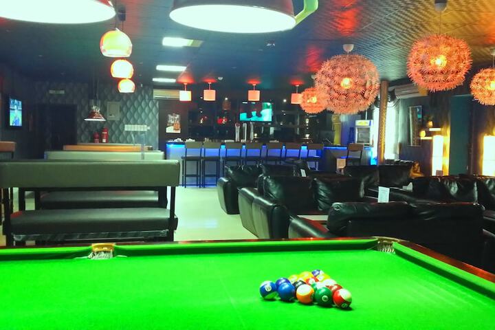 Lounge 65 of 87