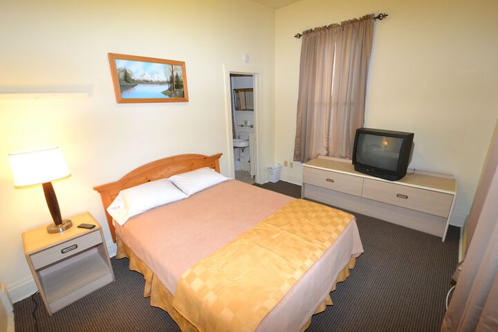 Room 19 of 38