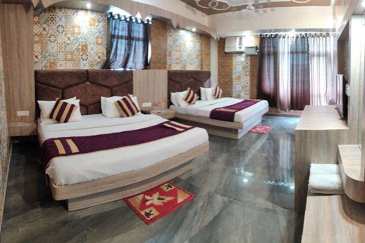 Room 2 of 19