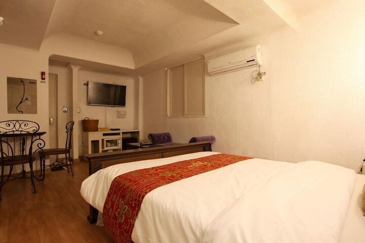 Room 1 of 4