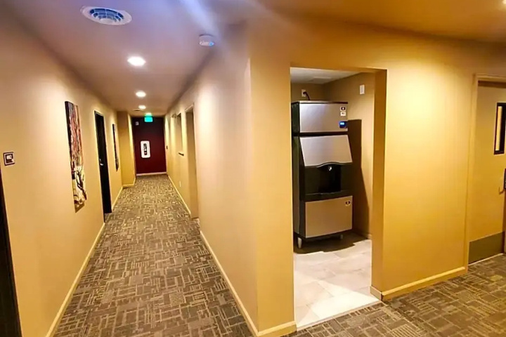 Room 8 of 11