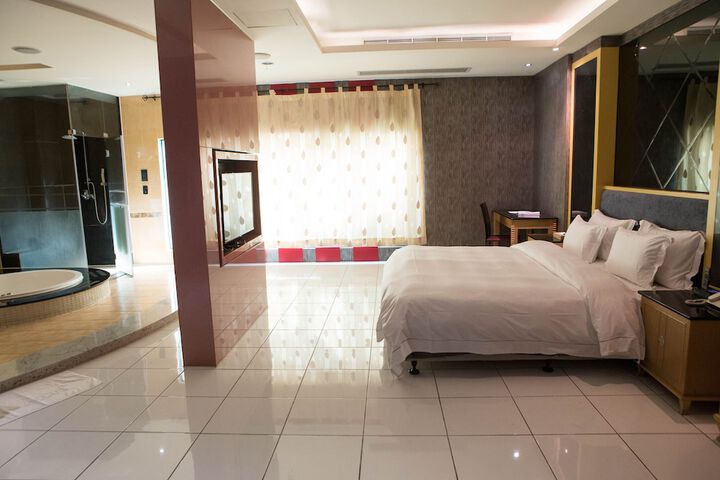 Room 36 of 79