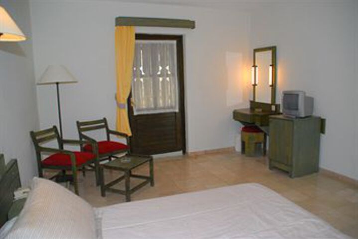 Room 22 of 48