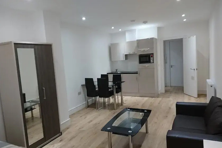 Room 5 of 12