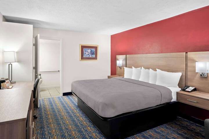 Room 15 of 41