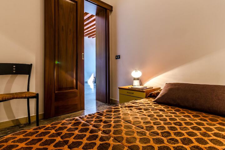 Room 3 of 25