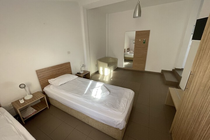 Room 16 of 109