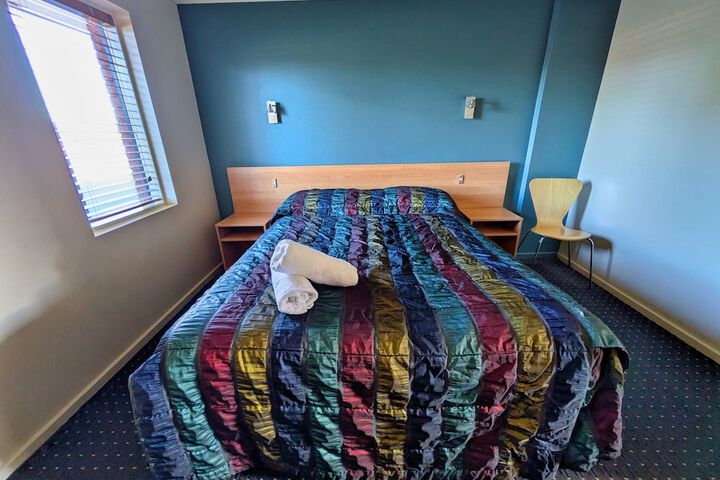 Room 7 of 32